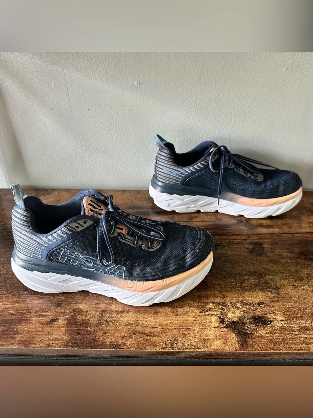 Women’s Hoka Bondi 6 Sz 8.5 - Picture 1 of 9
